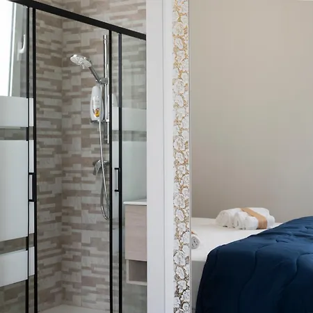 Almaria - E Garden فندق مبيت وإفطار 3*